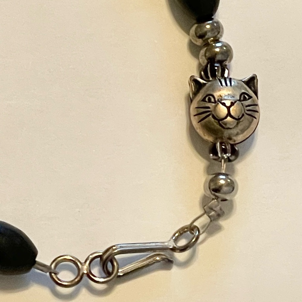 Cat bracelet - handcrafted, beaded. - Picture 2 of 8